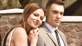 Муж позвонил пока она была с любовником.